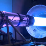 Raketentriebwerk im Testlabor eines Lohnfertigers Inconel Blech