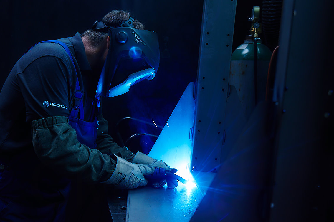 Schweißer schweißt