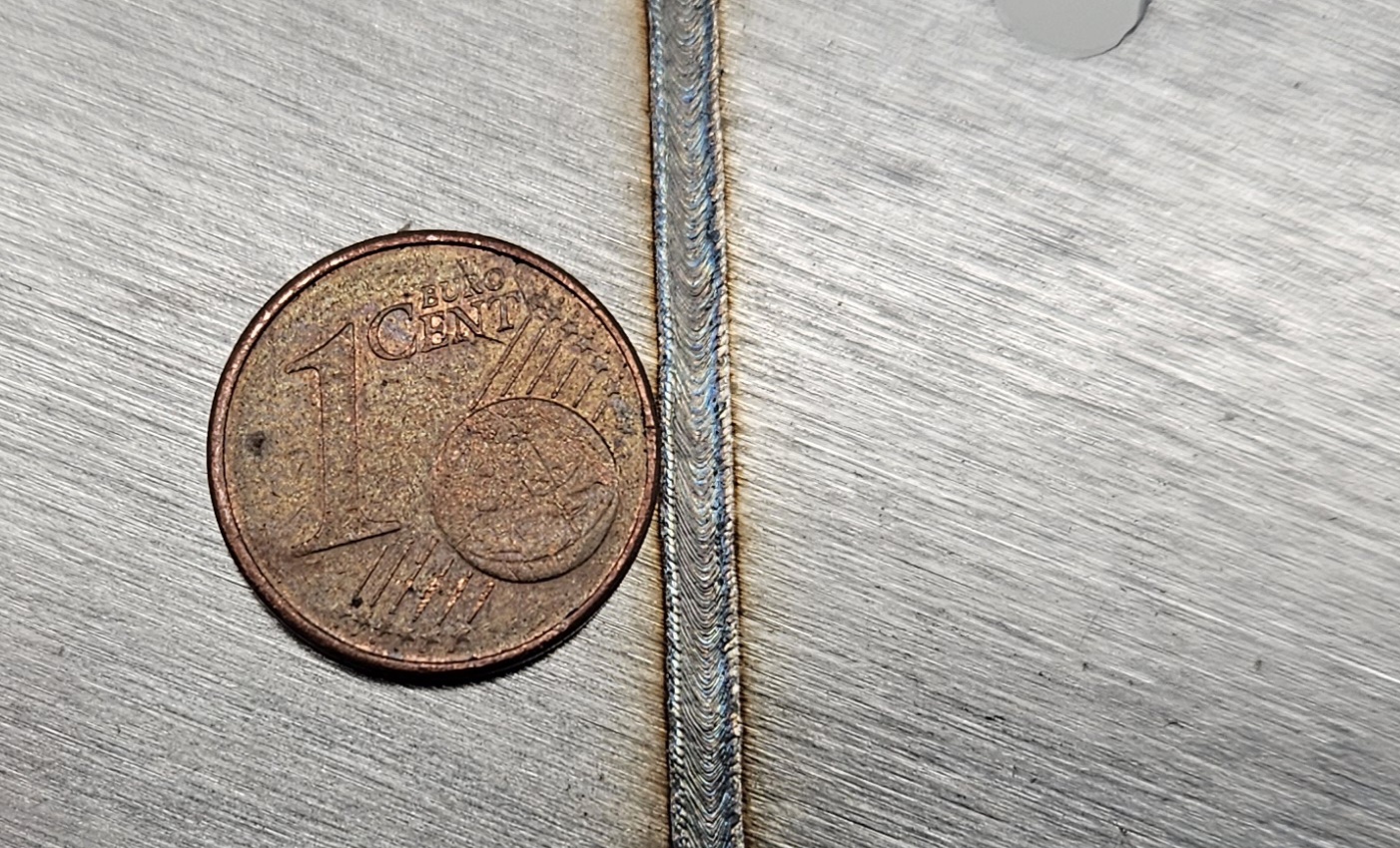 Nahaufnahme Laserschweißnaht - Edelstahl